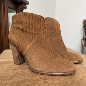 Vince Camuto Tan Ankle Boots with Chunky Heel and Western Design